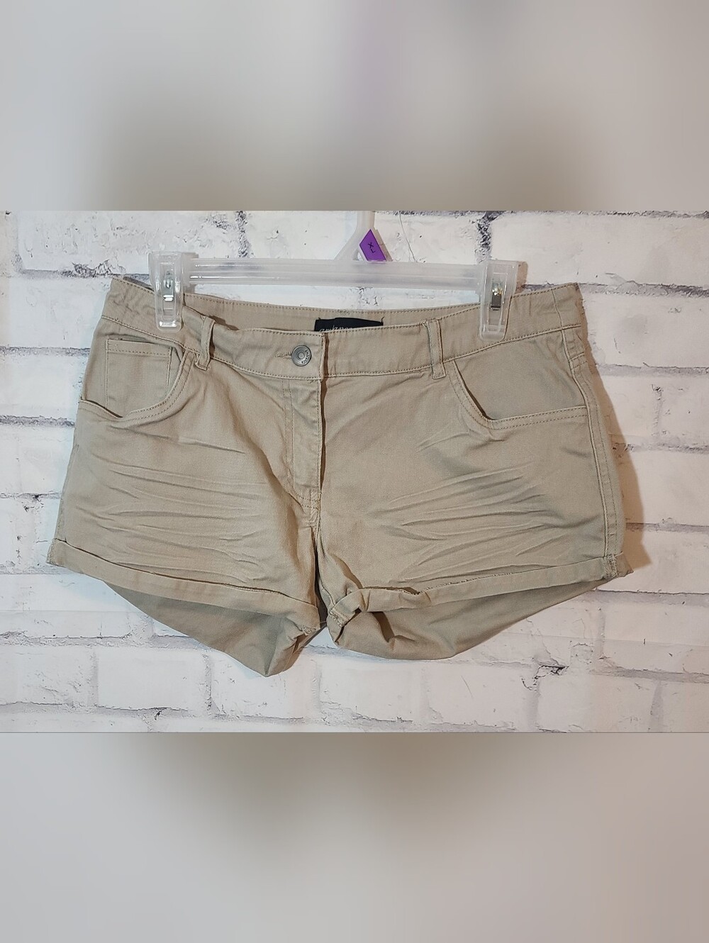 Ambiance Apparel Beige Shorts Sz M